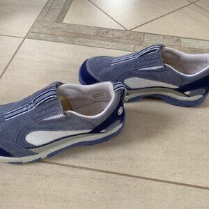 NWOT Blue Timberland Runners